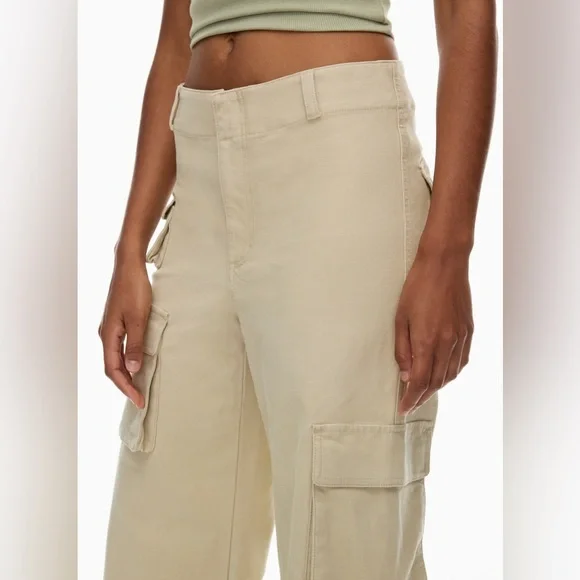 Aritzia TNA Picture Cargo Pant Beige Size 6 High Rise Utility - Picture 4 of 16
